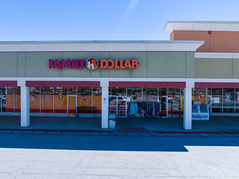 More Photos Of 151-395 W Main St, League City Unknown For Lease