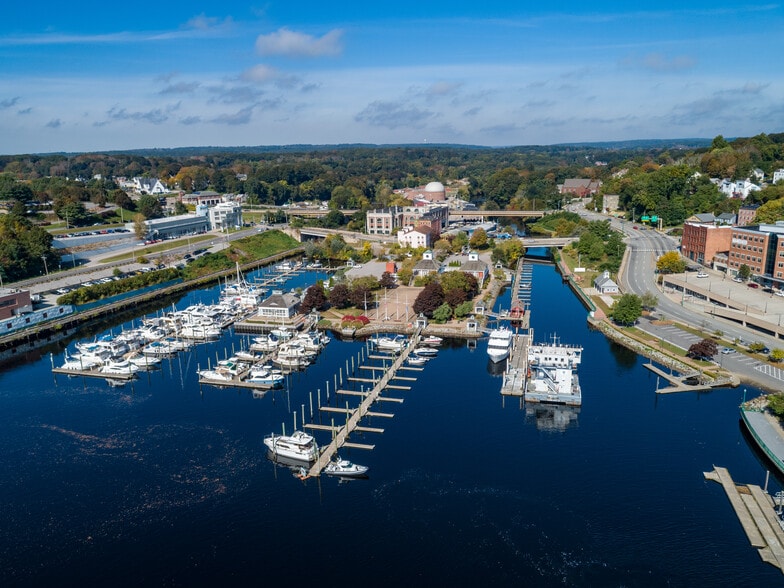 Primary Photo Of 150 Chelsea Harbor Dr, Norwich Restaurant For Lease