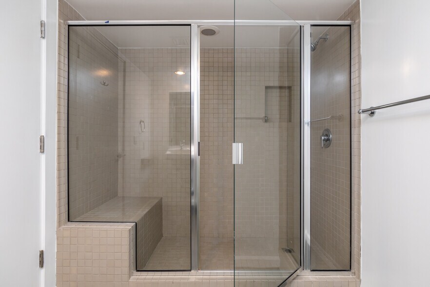 More Photos Of 2100 Abbot Kinney Blvd, Venice Office For Lease