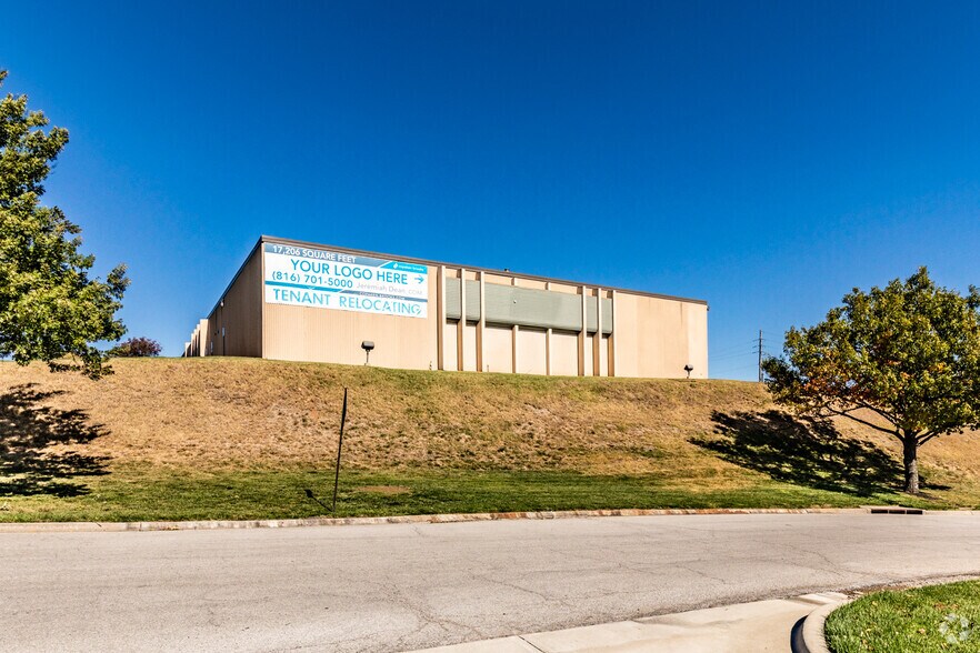 More Photos Of 1211 W Cambridge Circle Dr, Kansas City Warehouse For Lease