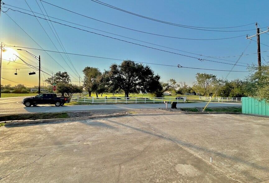 More Photos Of 927 27th St, San Leon Manufactured Housing Mobile Home Park For Sale