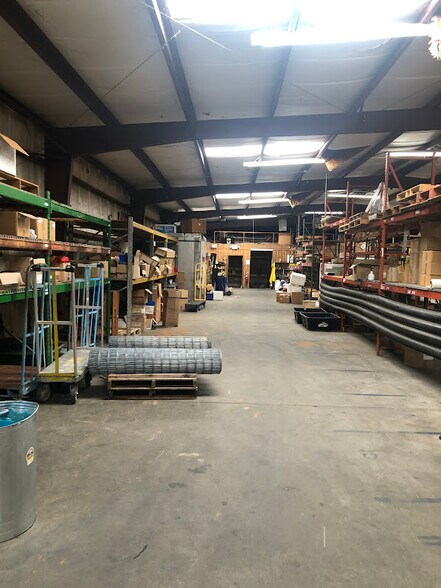 More Photos Of 489 Southgate Rd, Dothan Warehouse For Lease