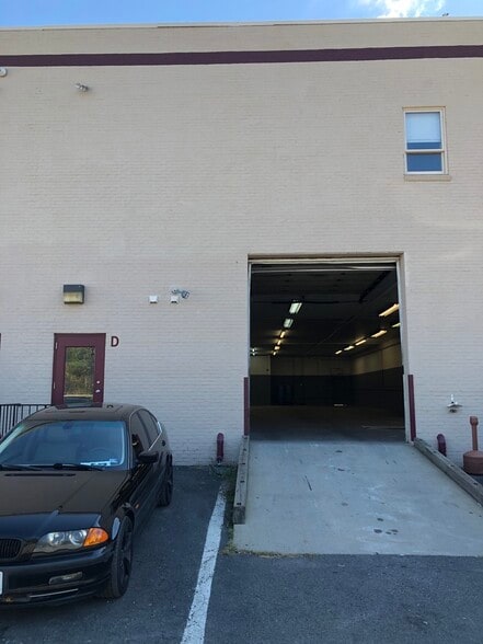 More Photos Of 44827 Old Ox Rd, Sterling Warehouse For Lease