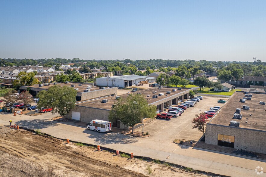 More Photos Of 9434 Katy Fwy, Houston Research And Development For Lease