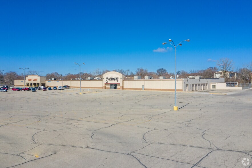 More Photos Of 1160-1300 E Army Post Rd, Des Moines Unknown For Lease