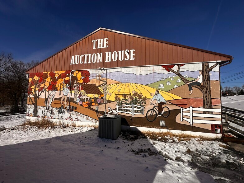 More Photos Of 522A S Main St, Broadway Flex For Sale