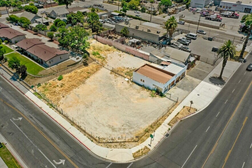 Primary Photo Of 2350 N Main St, Riverside Freestanding For Sale