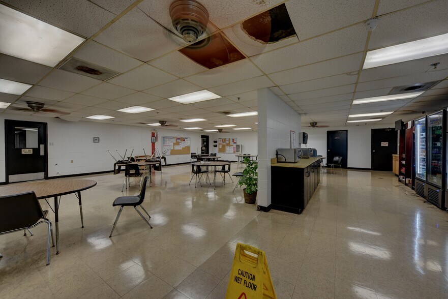 More Photos Of 1901 Longwood Dr, Brenham Manufacturing For Sale