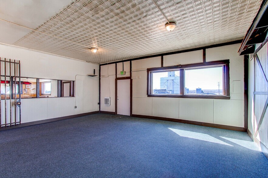 More Photos Of 618 1st Ave, Deer Trail Restaurant For Sale