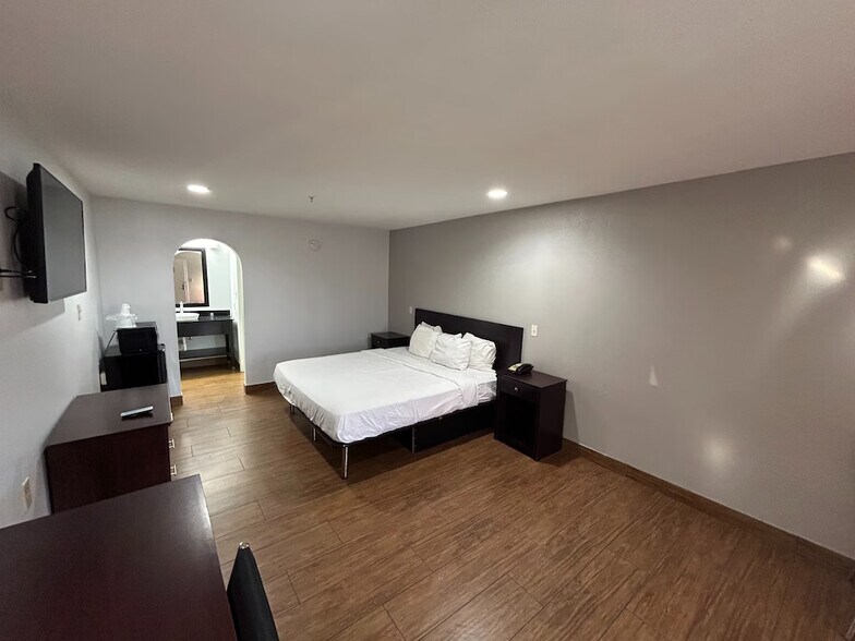 More Photos Of 125 Rushing Rd W, Denham Springs Hotel For Sale
