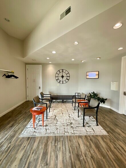 More Photos Of 784 Wall St, O'Fallon Office For Lease