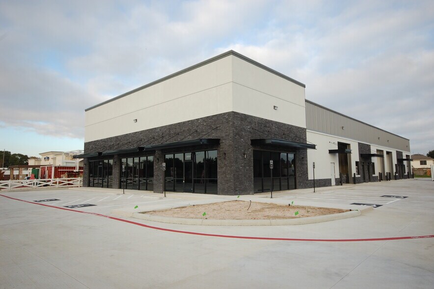 More Photos Of 3740 N Mason Rd, Katy Flex For Lease