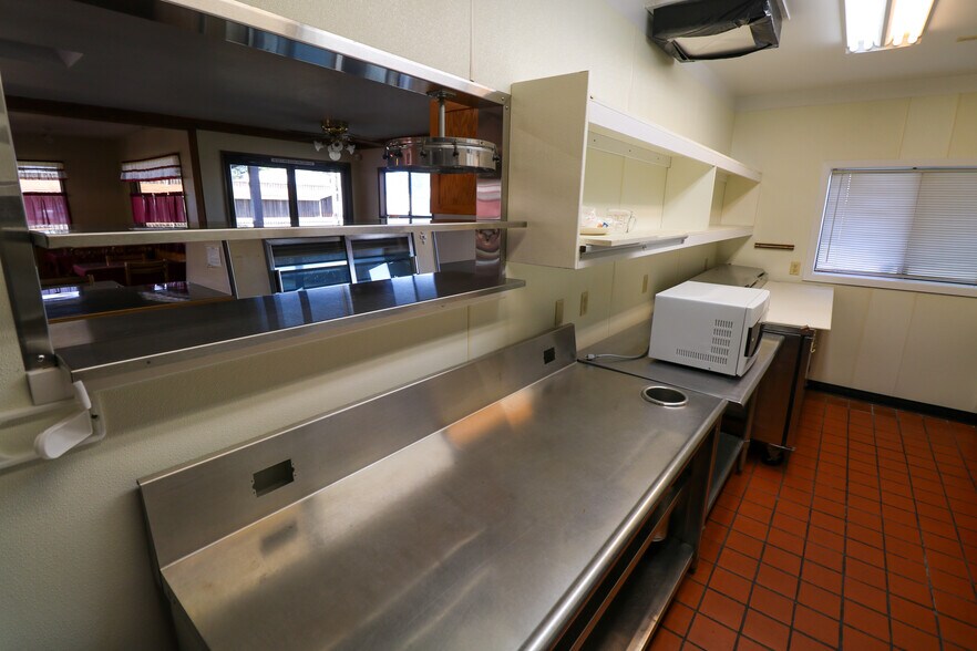 More Photos Of 1455 Oregon, Bandon Restaurant For Sale