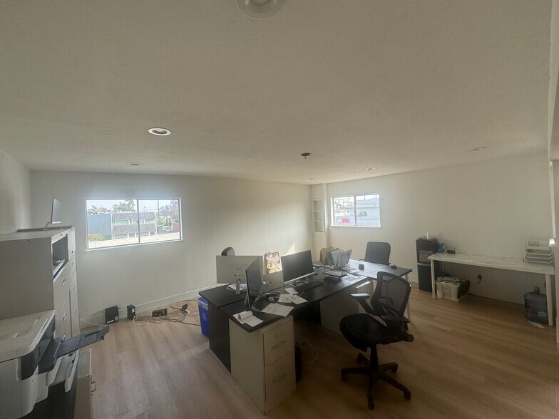 More Photos Of 13123 W Washington Blvd, Los Angeles Showroom For Lease