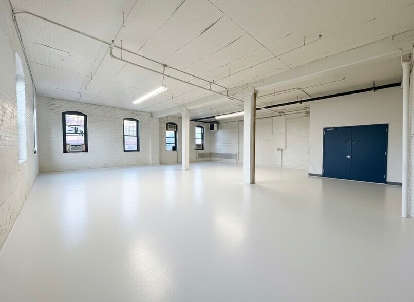 More Photos Of 3511 9th St, Long Island City Office Residential For Lease