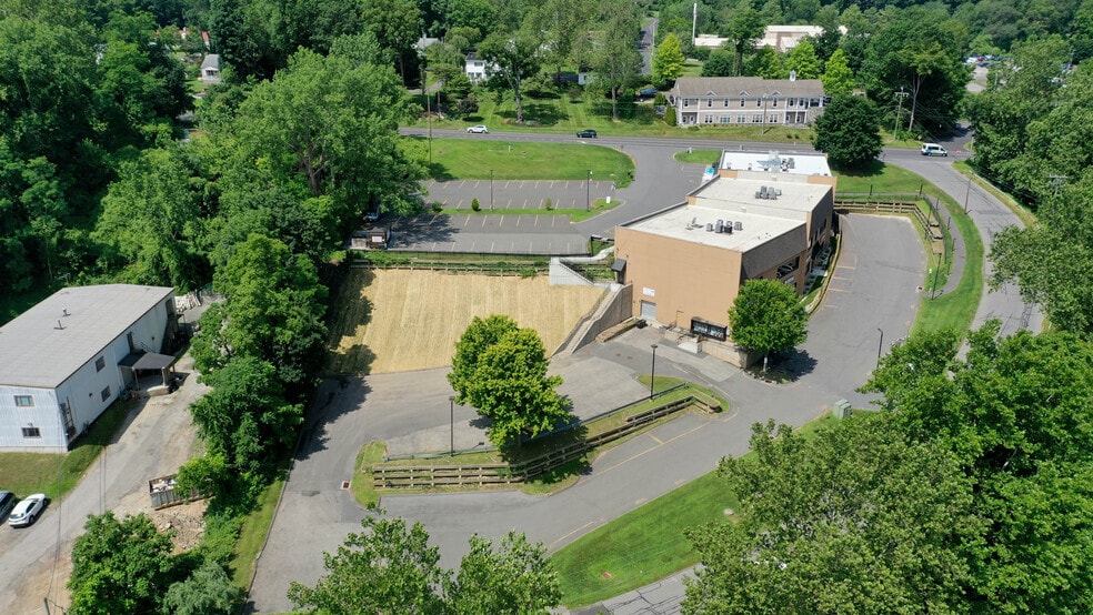 More Photos Of 355 Federal Rd, Brookfield General Retail For Sale