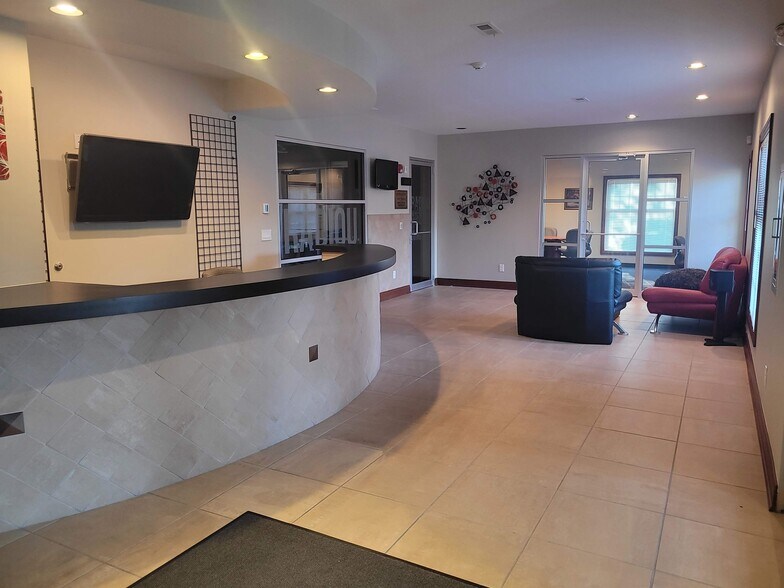 More Photos Of 116 County Line Rd W, Westerville Loft Creative Space For Lease