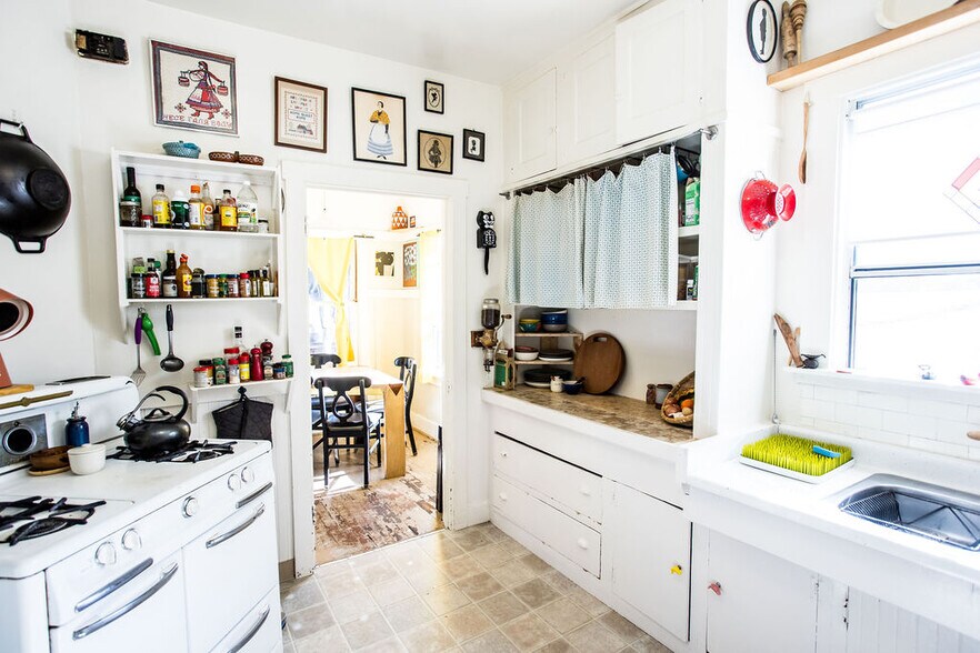 More Photos Of 219 John St, Oakland Apartments For Sale