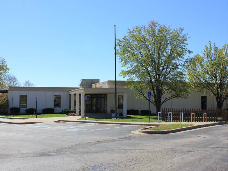 Primary Photo Of 3705 Clinton Pky, Lawrence Office For Lease