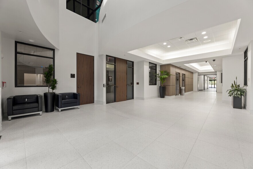 More Photos Of 12606 W Houston Center Blvd, Houston Medical For Lease