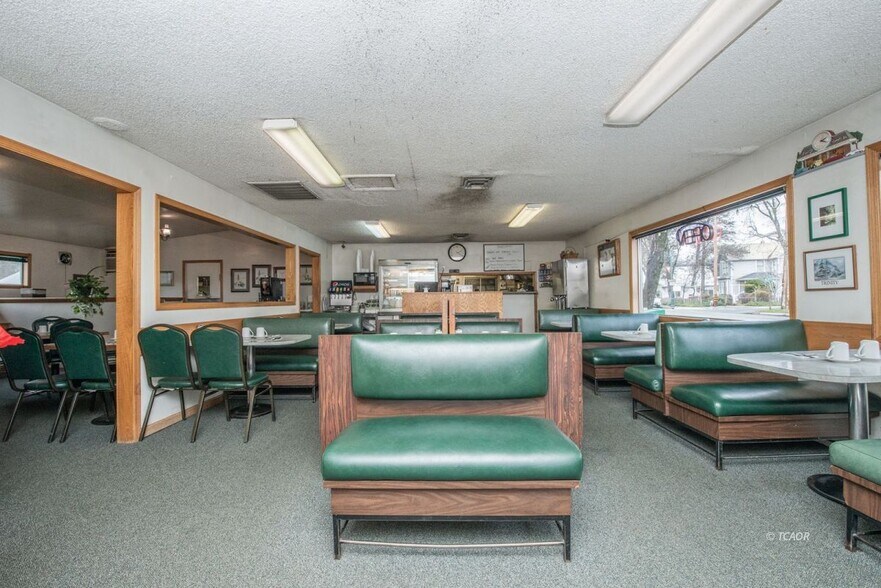 More Photos Of 790 Main St, Weaverville Restaurant For Sale