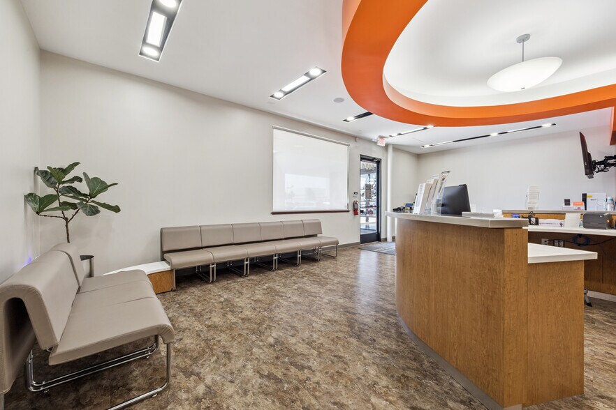 More Photos Of 1424 W Gray St, Houston General Retail For Lease