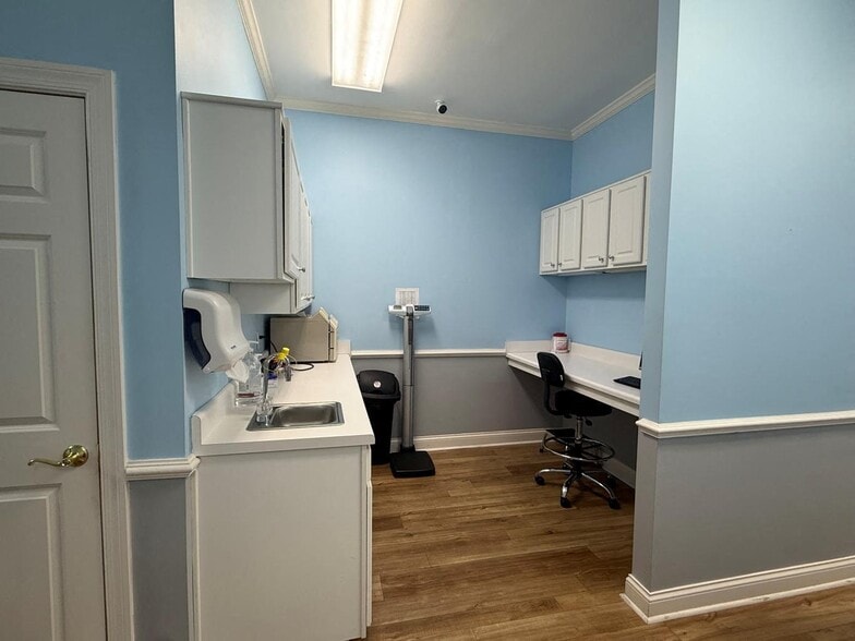 More Photos Of 3535 Roswell Rd, Marietta Office For Lease