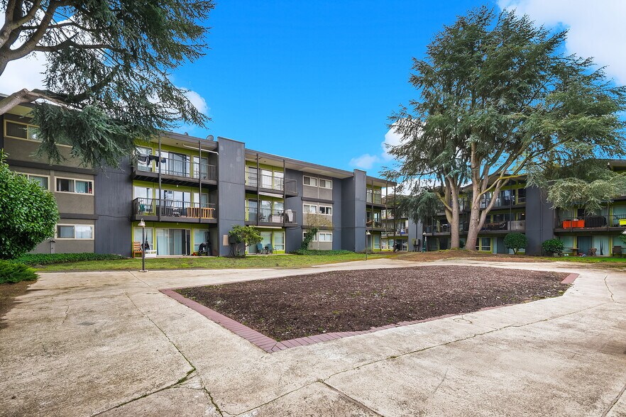 More Photos Of 220 S 152nd St, Burien Apartments For Sale