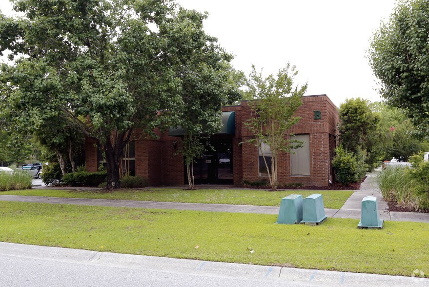 More Photos Of 29 Leinbach Dr, Charleston Office For Lease