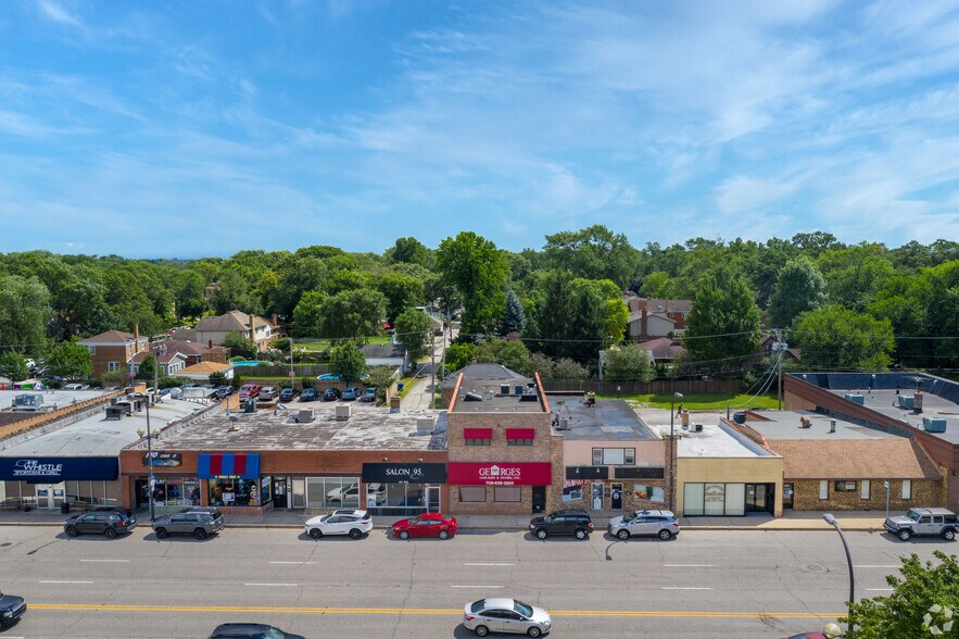 More Photos Of 4921 W 95th St, Oak Lawn Storefront Retail Residential For Sale