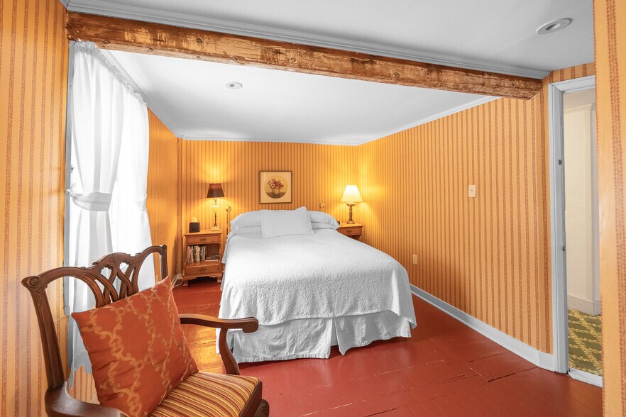 More Photos Of 40 Union St, Blue Hill Hospitality For Sale