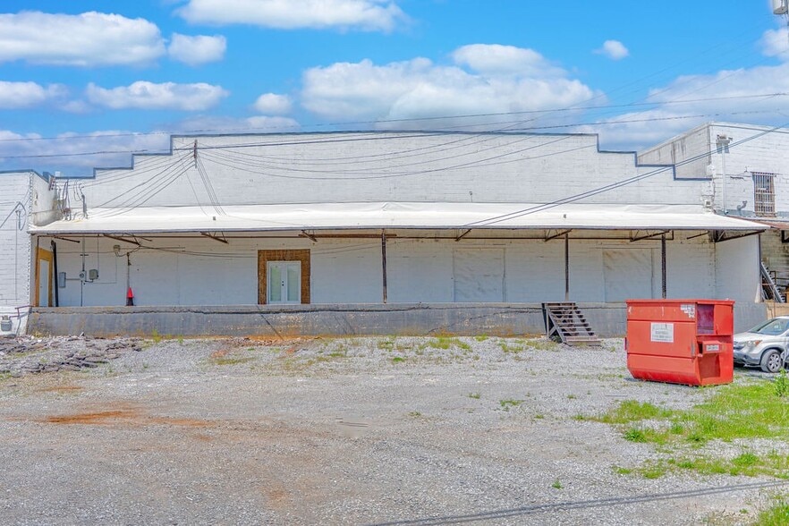 More Photos Of 1214 College St, Clarksville Warehouse For Lease