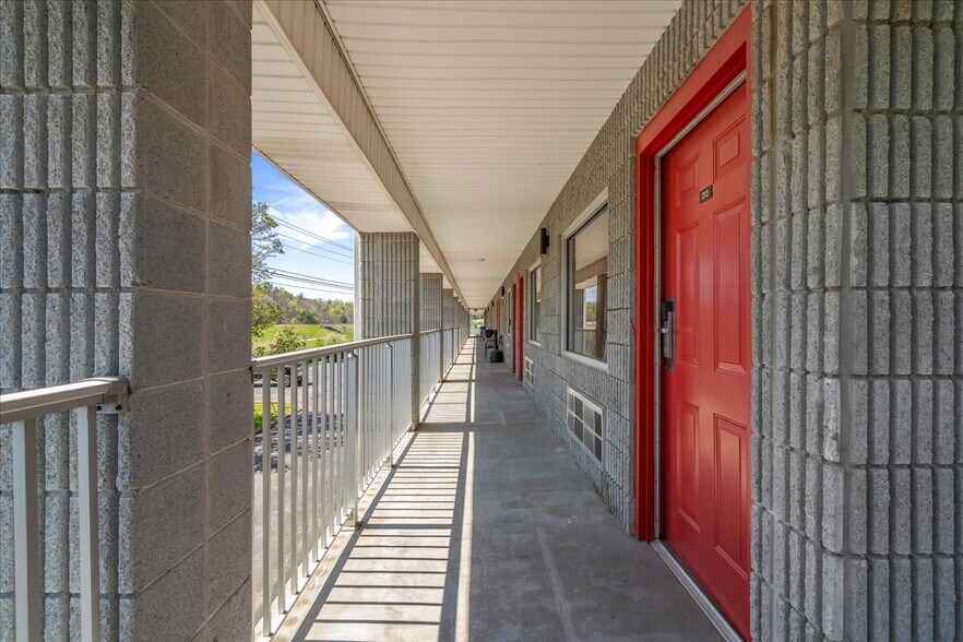 More Photos Of 182 Quillens Chapel Rd, Campton Hotel For Sale