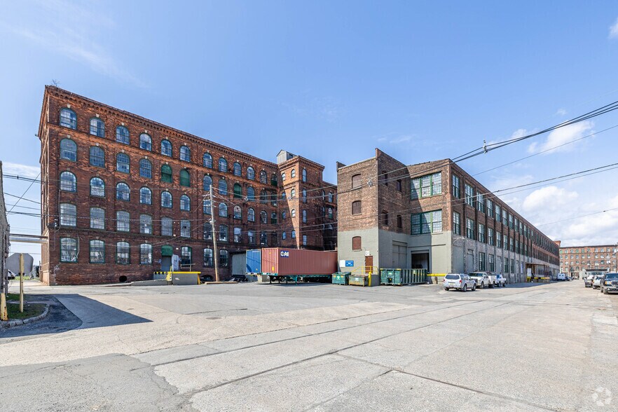 More Photos Of 107 Trumbull St, Elizabeth Warehouse For Lease