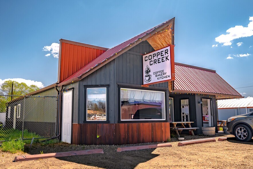 More Photos Of 425 S Main St, Choteau Garden Center For Sale