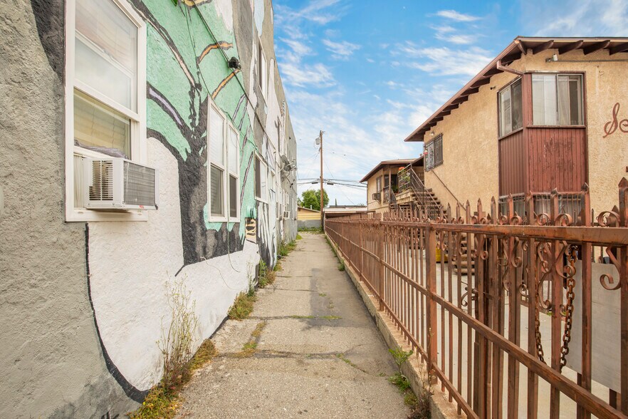 More Photos Of 722 S Ford Blvd, Los Angeles Apartments For Sale