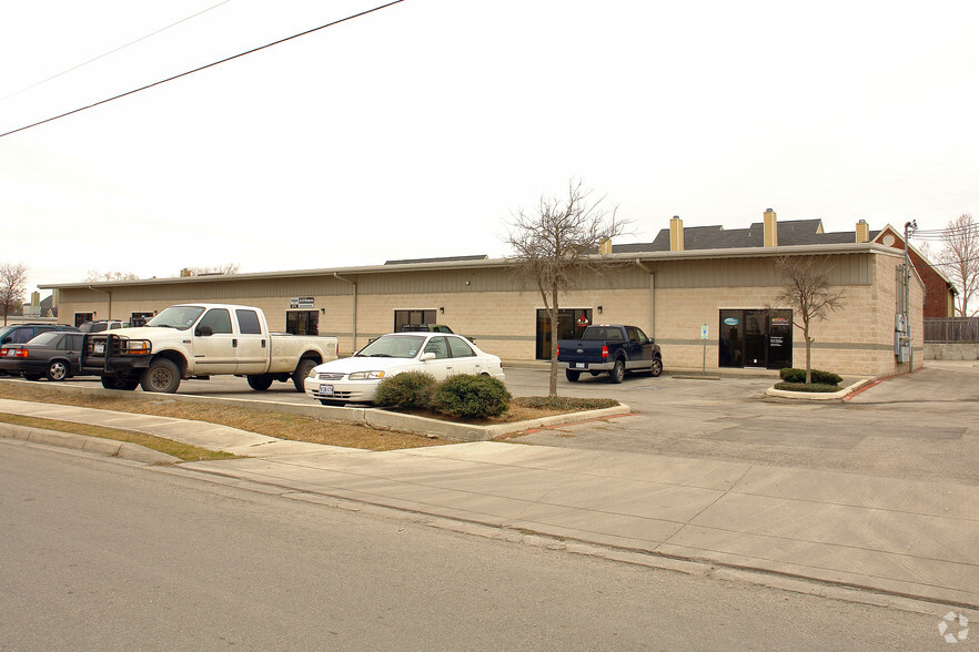 Primary Photo Of 10740 Hillpoint, San Antonio Showroom For Lease