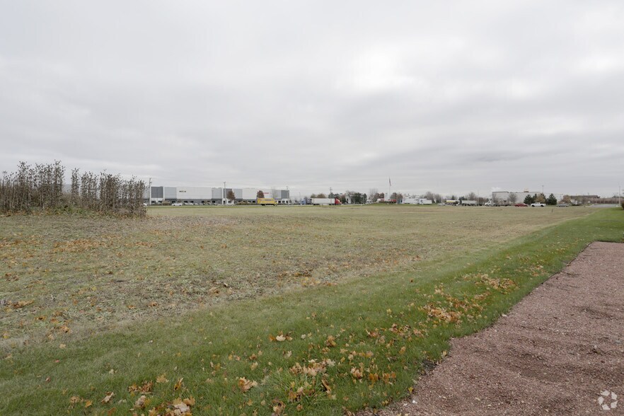 Primary Photo Of 140 E Crossroads Pky, Bolingbrook Land For Sale