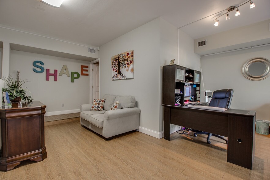 More Photos Of 4235 Cedar Springs Rd, Dallas Office For Sale
