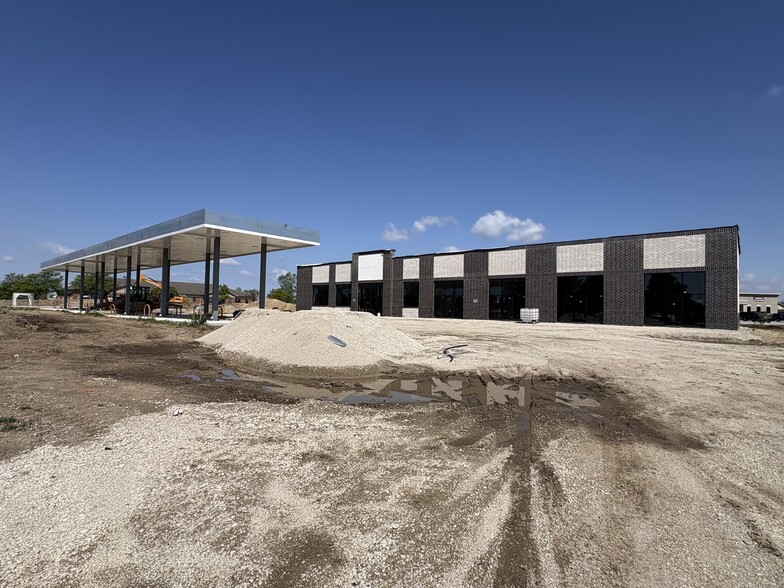 More Photos Of 3737 Landmark dr, Lafayette Storefront Retail Office For Lease