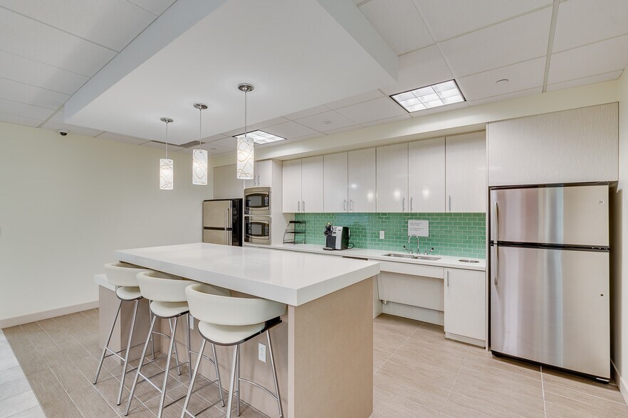 More Photos Of 7557 Rambler Rd, Dallas Office For Lease