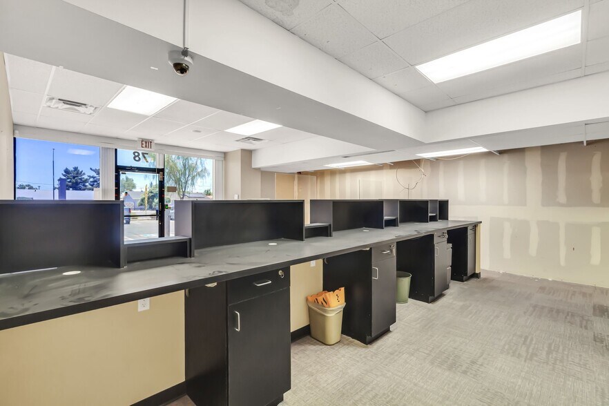 More Photos Of 78 W Ray Rd, Chandler Convenience Store For Lease