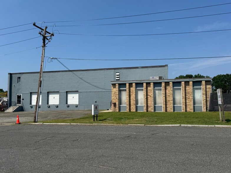 More Photos Of 44 Turnbull St, Springfield Warehouse For Lease