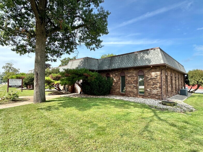More Photos Of 3445-3449 Ridge Rd, Highland Office For Lease