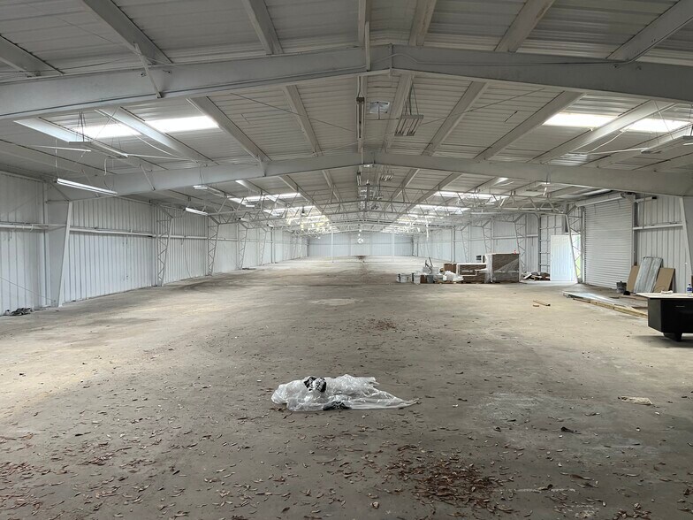More Photos Of 404 S Shelfer St, Quincy Warehouse For Sale