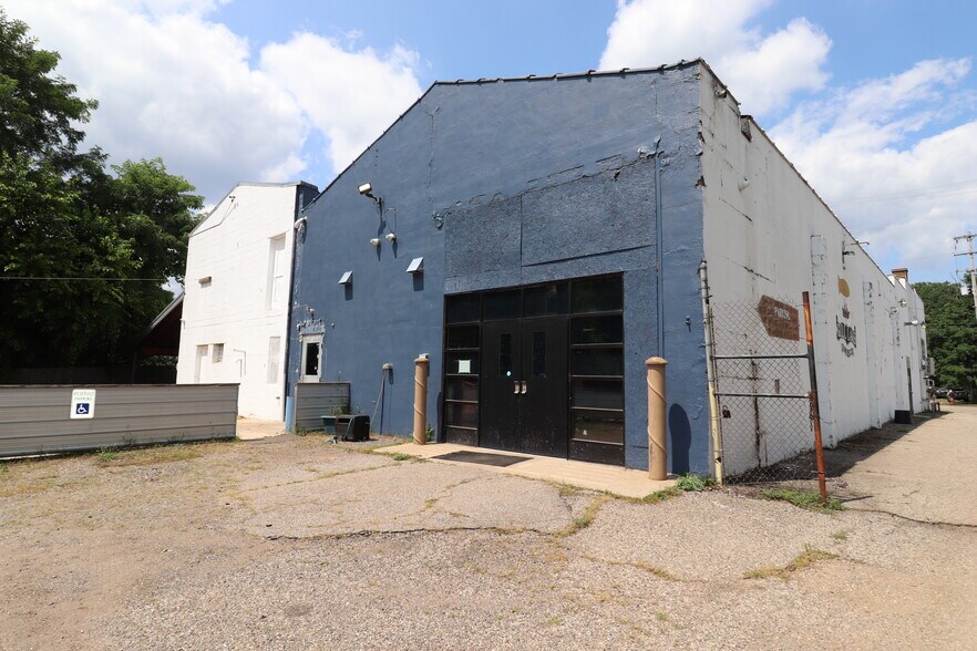 More Photos Of 92 E Michigan Ave, Galesburg Freestanding For Sale