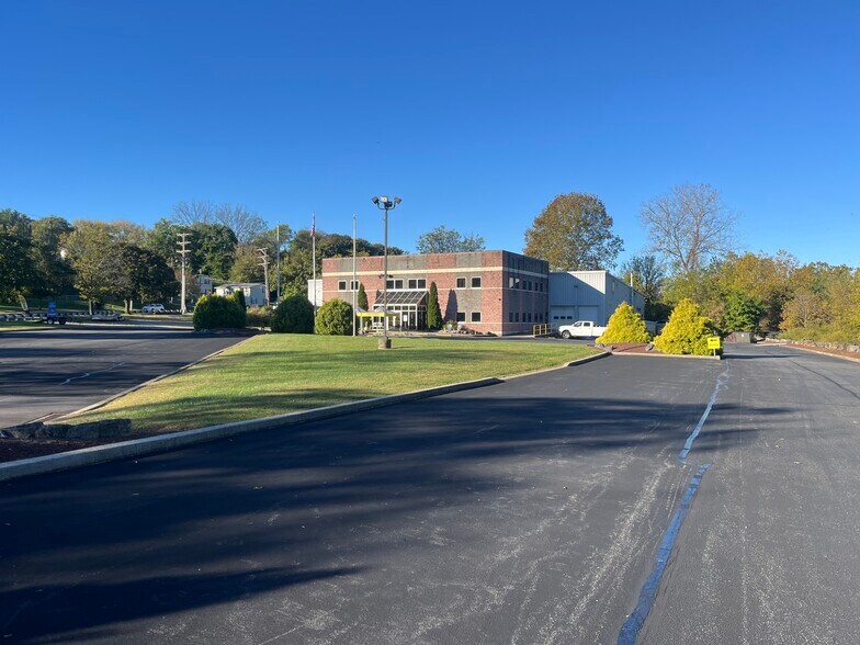 More Photos Of 805 W Canal St, Easton Warehouse For Lease