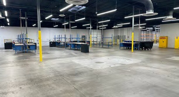 More Photos Of 404 W Guadalupe Rd, Tempe Manufacturing For Sale