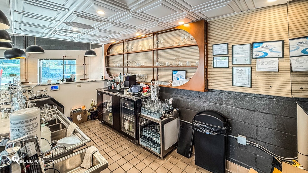 More Photos Of 845 Flat Shoals Ave SE, Atlanta Freestanding For Lease