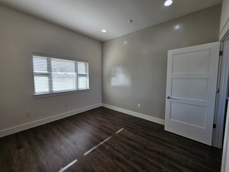 More Photos Of 230 Klattenhoff Ln, Hutto Office For Lease